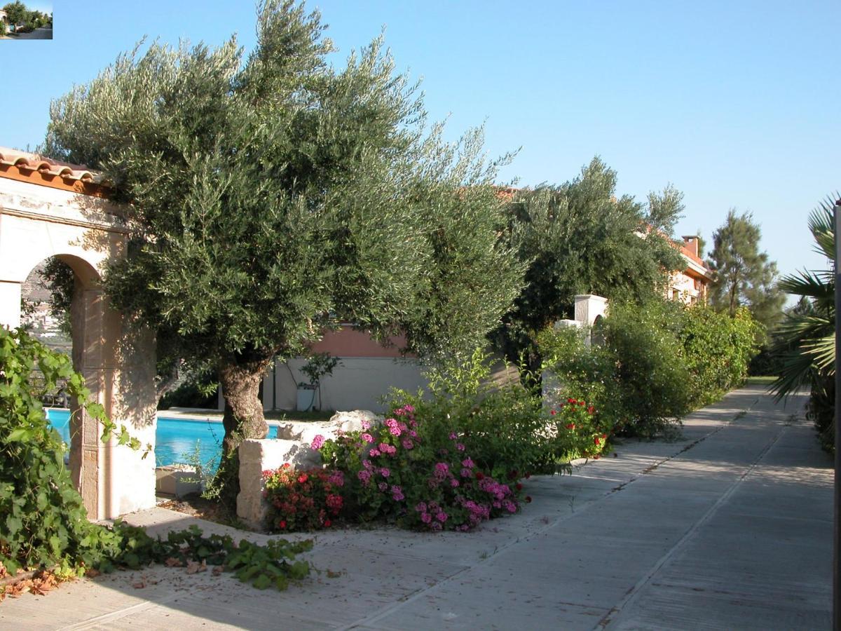 Vila Sprawling Vlilla In Malades Agios Sillas Exteriér fotografie